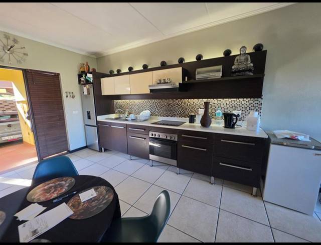 2 BEDROOM TOWNHOUSE FOR SALE IN GLENVISTA